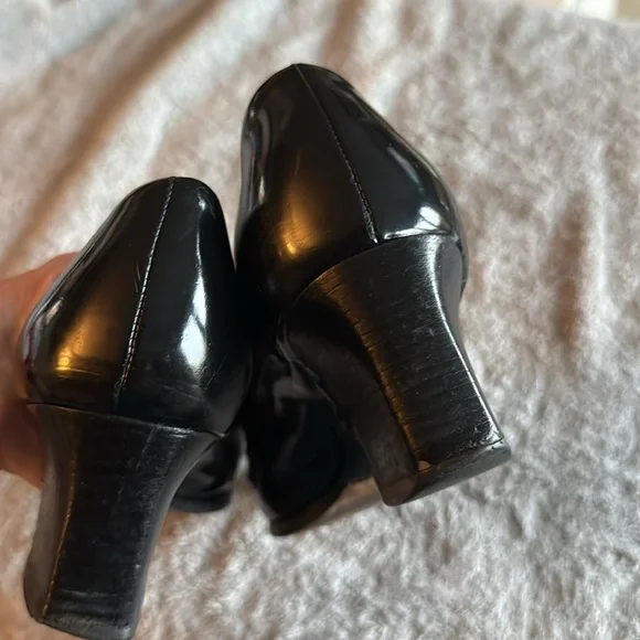 PRADA Elegant Black Loafers for Women - Picture 5 of 9